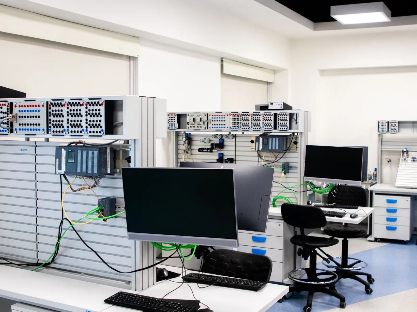 西安早下班科技感应垃圾桶产品线全解析:从家用型到商用型选型要点正文配图 1